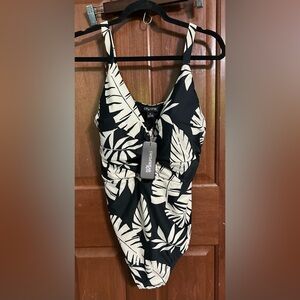 City Chic Black‎ and White Leaf Print One Piece Swimsuit Womens Medium NWT